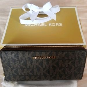 Michael Kors wallet